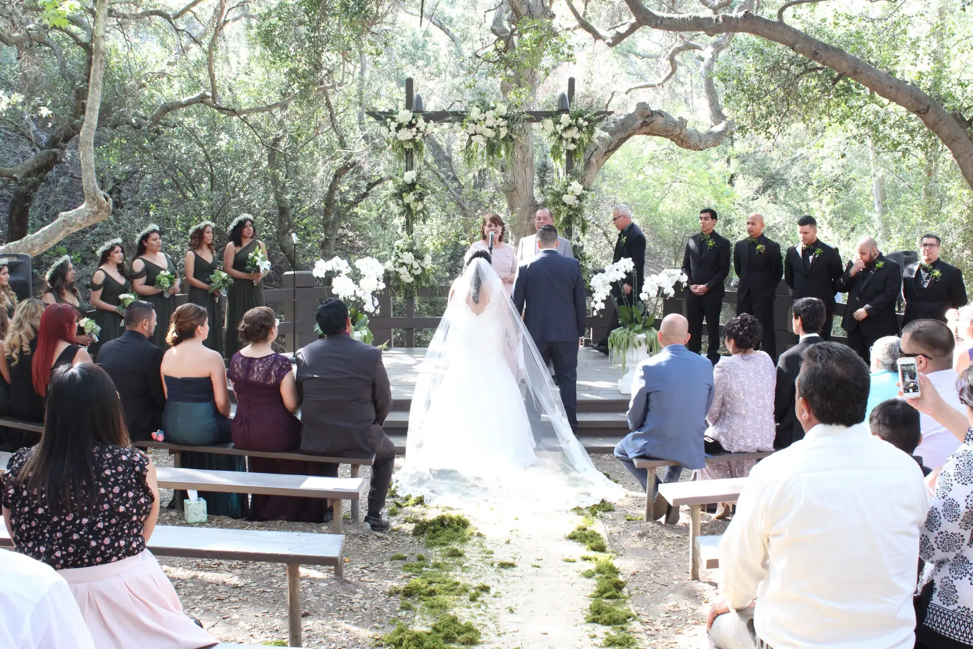 outdoor-wedding_t20_ZzbV2a